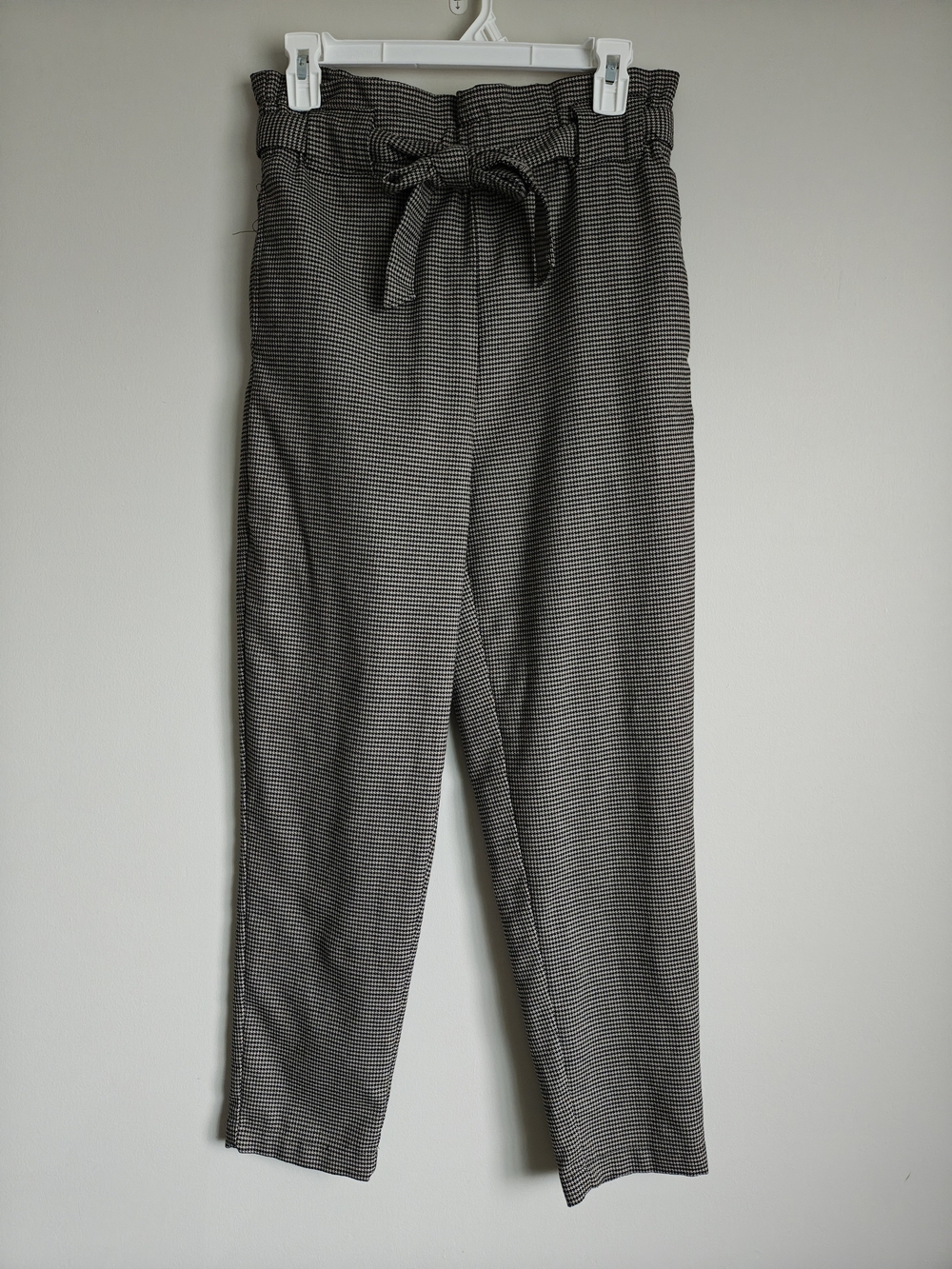 Harlow High-Waist 14,5," Paperbag Trousers in Taupe Houndstooth - Picture 2 of 12